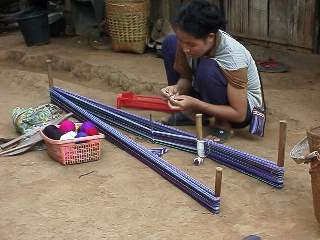 Lisue woman weaving