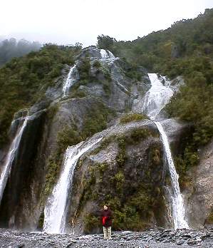 falls on the way to Franz Joseph Glacier