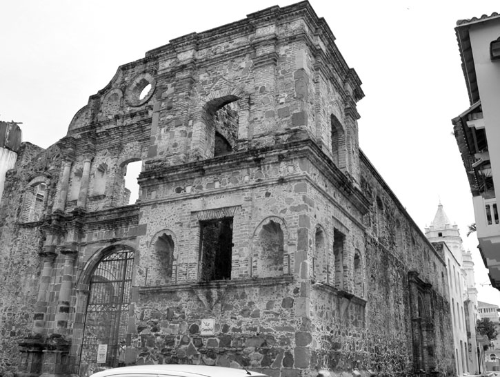 Ruins of old church in Casco Viejo.