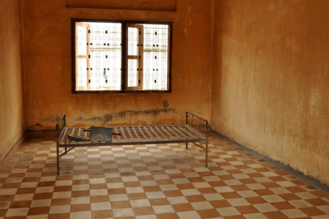 Post image for Phnom Penh; Visiting Tuol Sleng/S21 and the Central Market