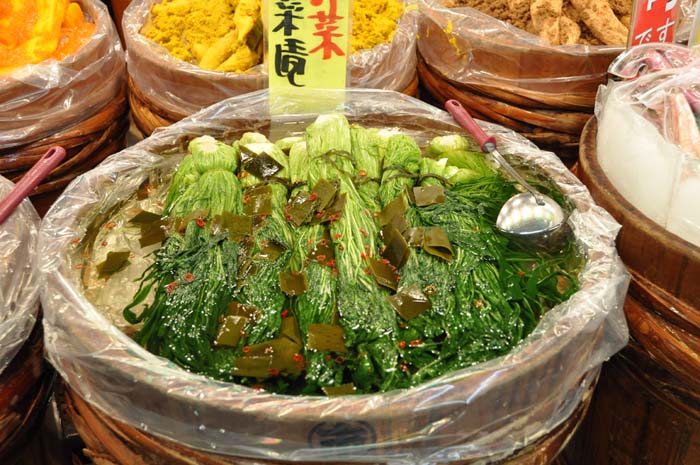 Post image for Kyoto’s Nishiki Market and Daimaru Depachicka (Food Hall)