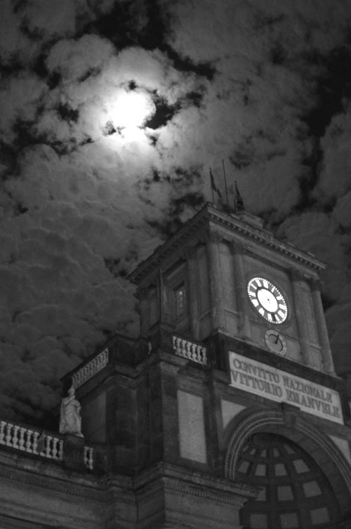 PiazzaDanteNight2 Piazza Dante at night with full moon.