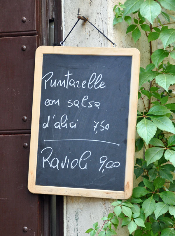 Post image for Food in Rome; Restaurants,the Campo di Fiori Market, and a Giant Mortadella?