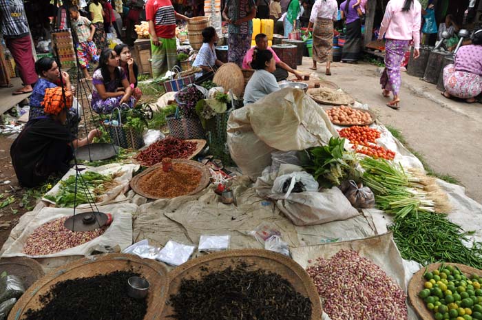 Market on Inle Lake (16)