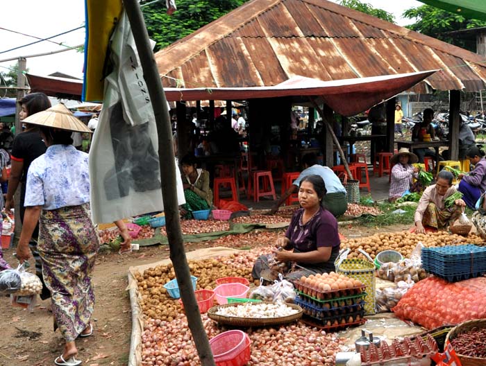 Market on Inle Lake (3)