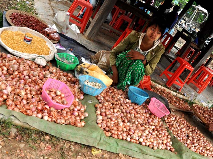 Market on Inle Lake (2)