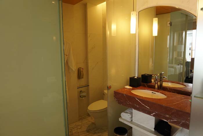 Le Meridien Shanghai Bathroom