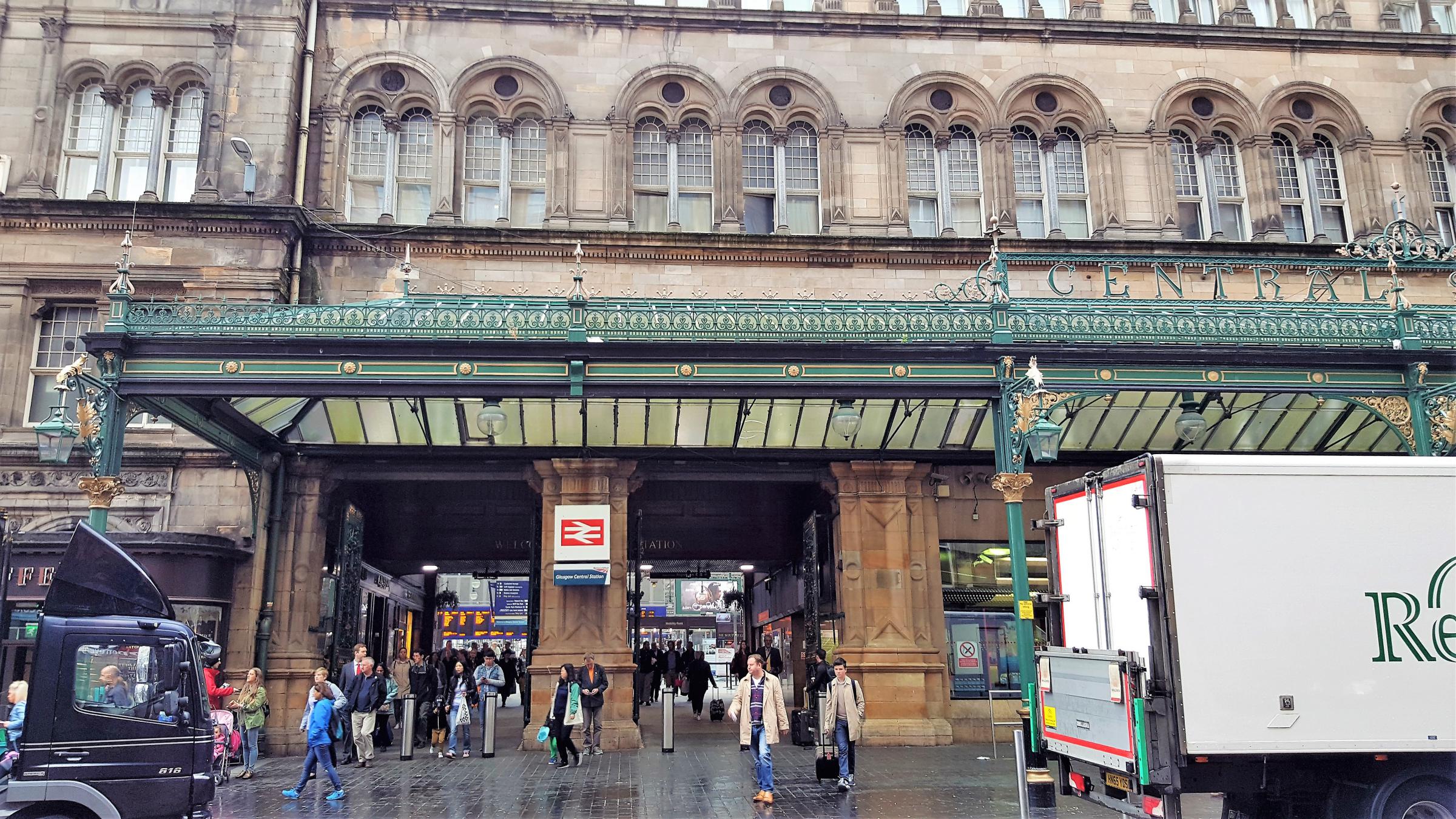 Front of Glasgow Central Train Station