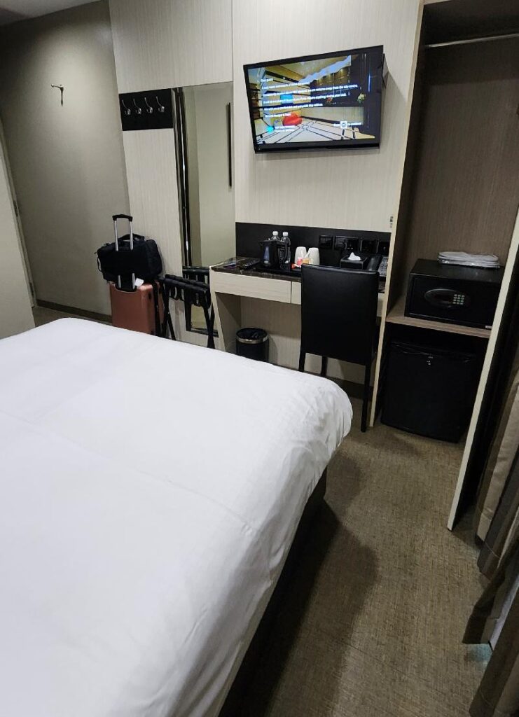 V Hotel Bencoolen Room